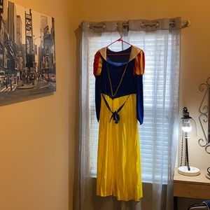 Snow White plus size Halloween Costume